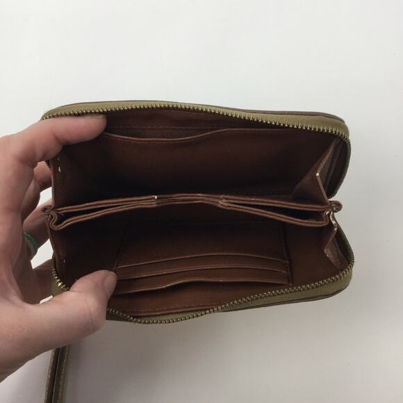 Fossil Zippered Wallet, Wristlet - Picture 3 of 4